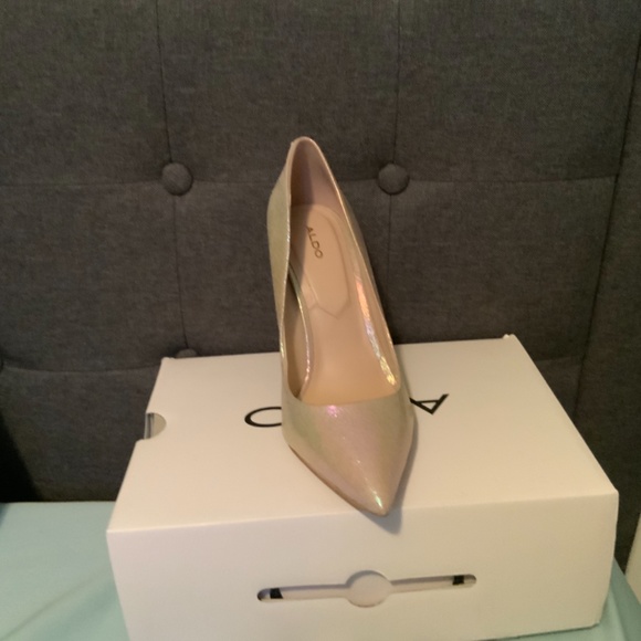 Pumps - Picture 2 of 3